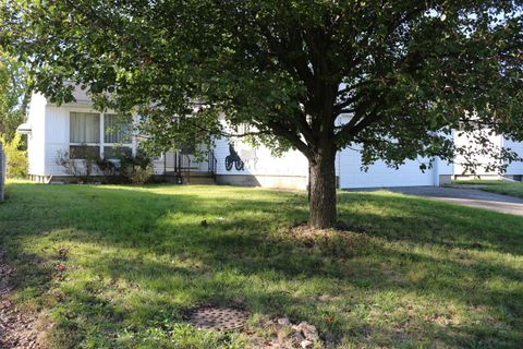Photo of 975 Hodges Drive, Columbus, OH 43204 (MLS # 225039221)