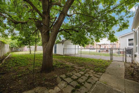 Tiny photo for 575 Chestershire Road, Columbus, OH 43204 (MLS # 226025904)