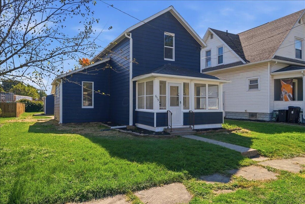 Photo of 615 E Oakwood Avenue, Bucyrus, OH 44820 (MLS # 226037365)