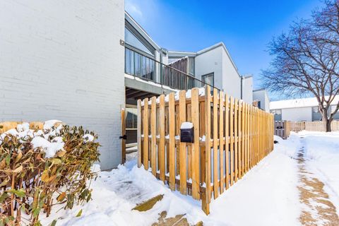 Tiny photo for 1126 Merrimar Circle N H #H, Columbus, OH 43220 (MLS # 226002918)