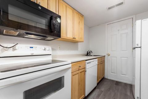 Tiny photo for 1126 Merrimar Circle N H #H, Columbus, OH 43220 (MLS # 226002918)