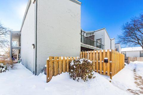 Tiny photo for 1126 Merrimar Circle N H #H, Columbus, OH 43220 (MLS # 226002918)