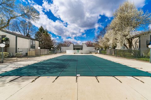 Tiny photo for 1126 Merrimar Circle N H #H, Columbus, OH 43220 (MLS # 226002918)