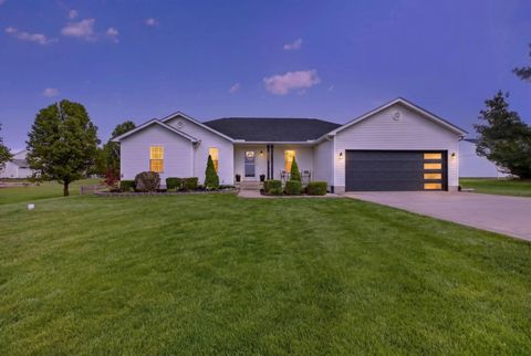 Photo of 1538 Amanda Northern Road NW, Canal Winchester, OH 43110 (MLS # 226014054)