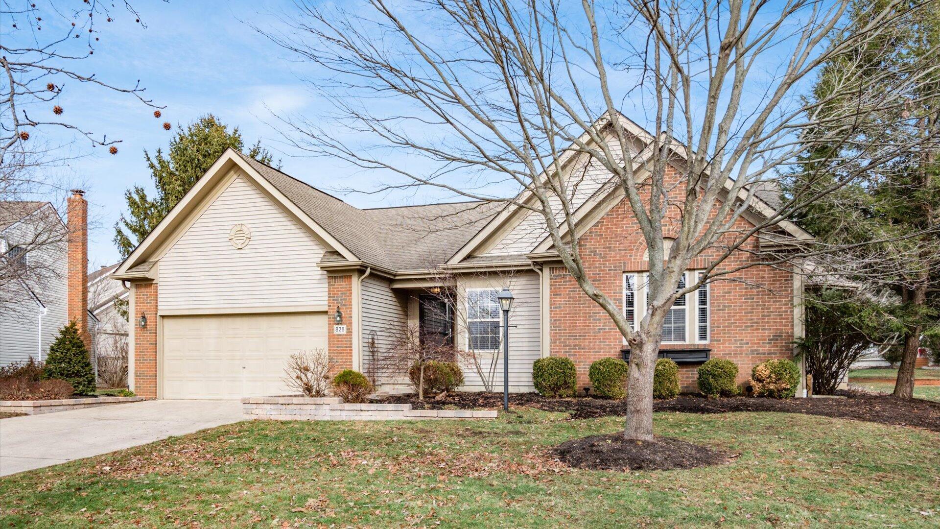 828 Elgin Circle, Pickerington, Ohio image 1