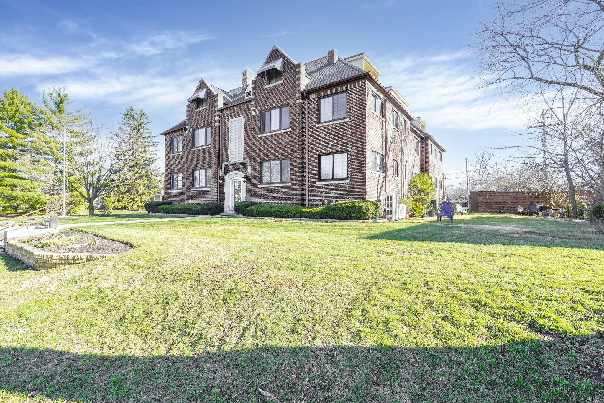 2208 Arlington Avenue