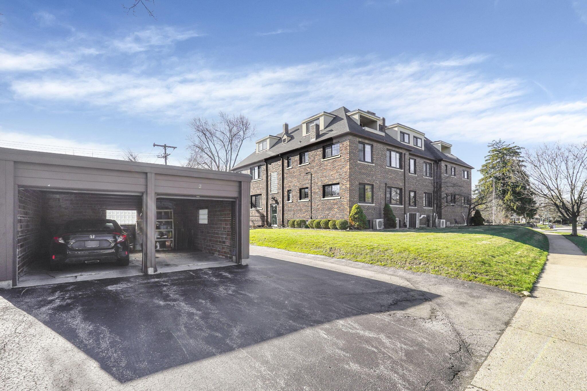 2208 Arlington Avenue