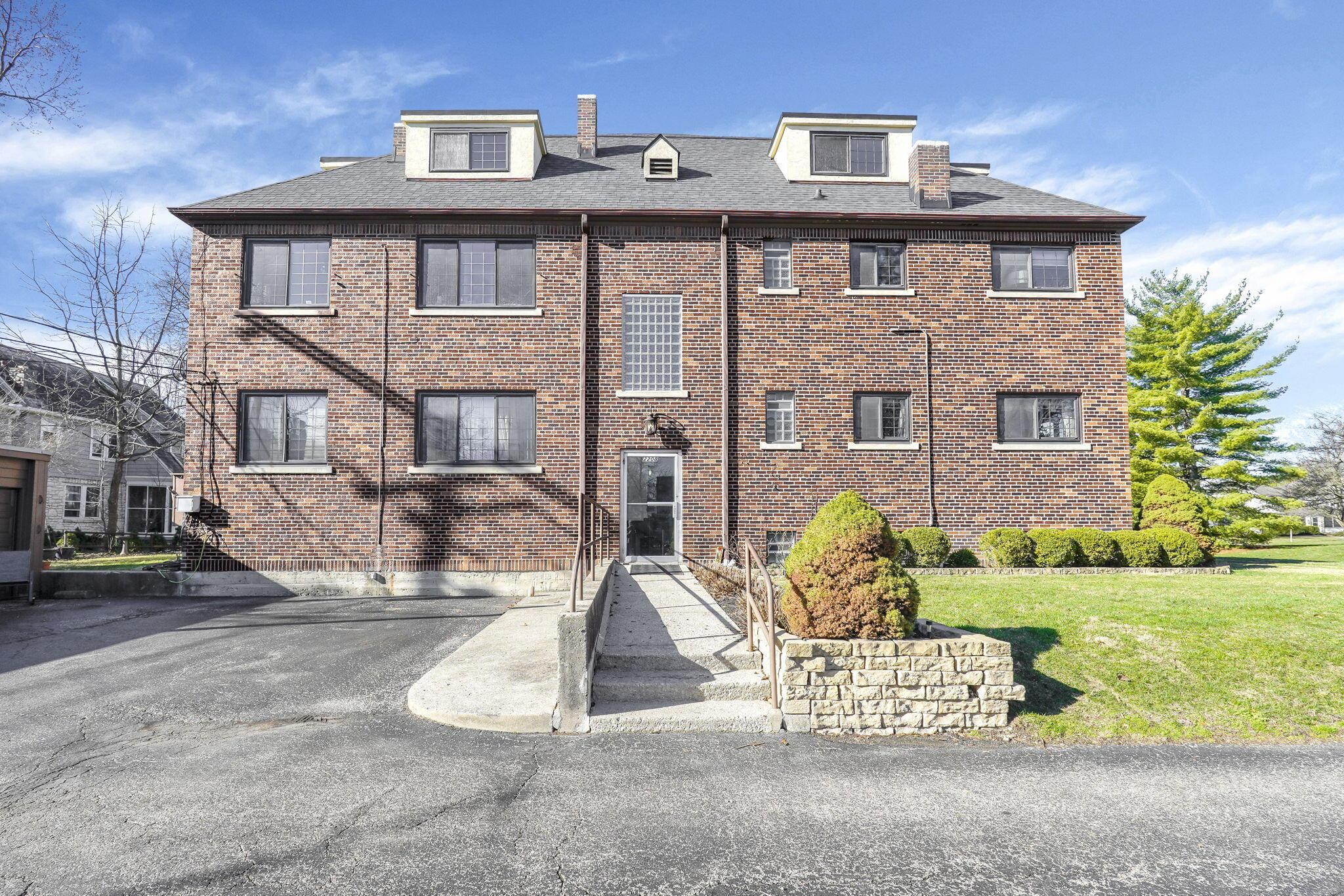 2208 Arlington Avenue