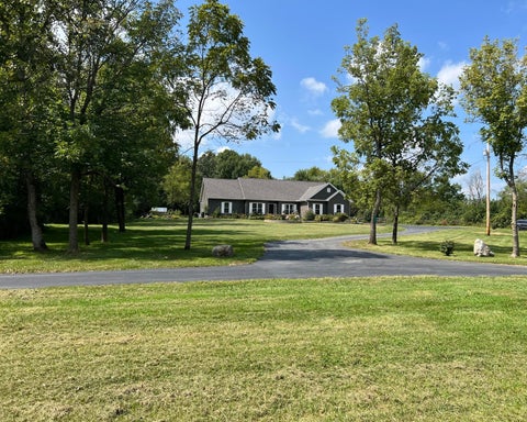 Photo for 6377 Harrisburg Georgesville