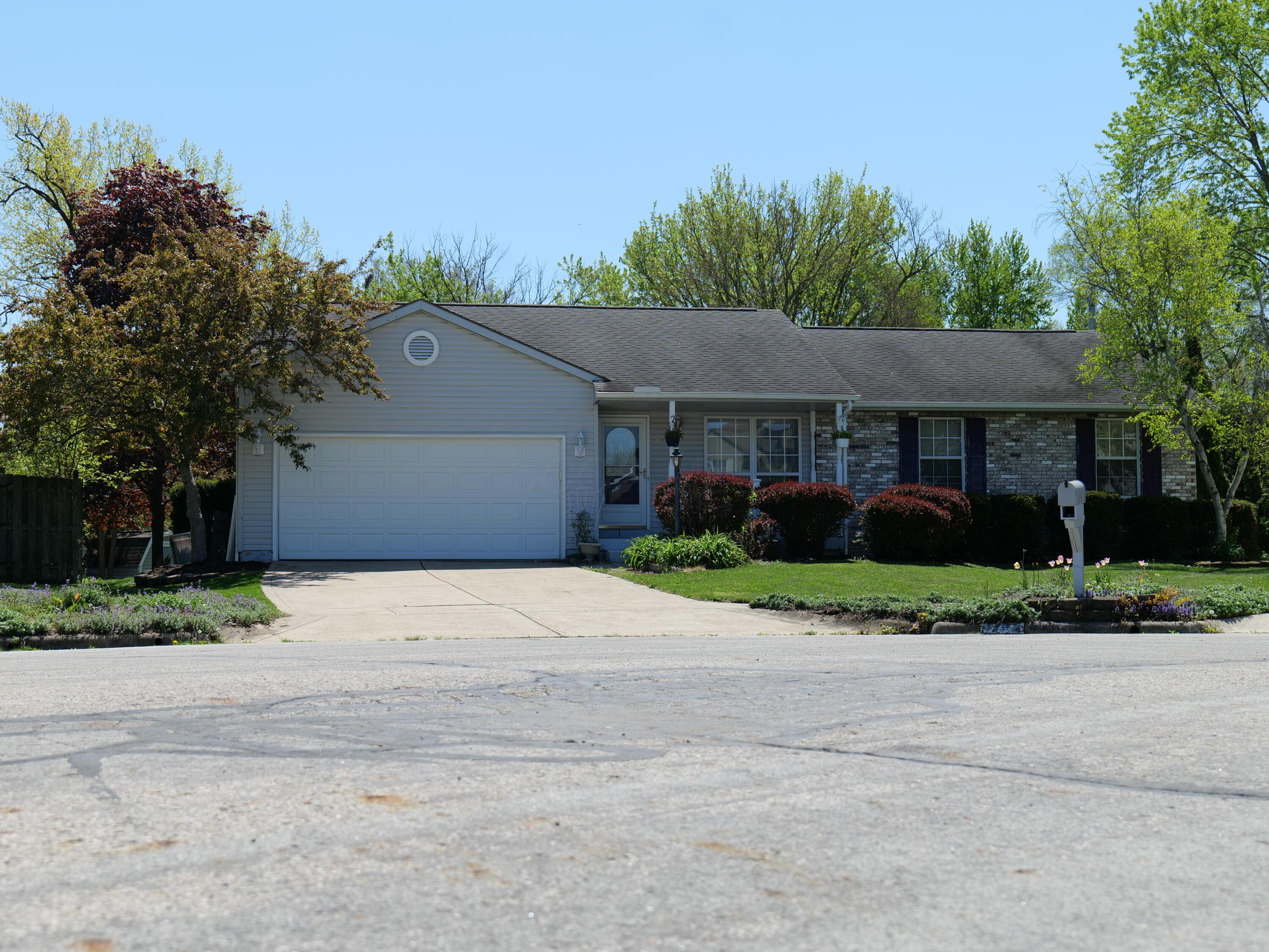 3707 Carriage Run Drive, Hilliard, Ohio image 2