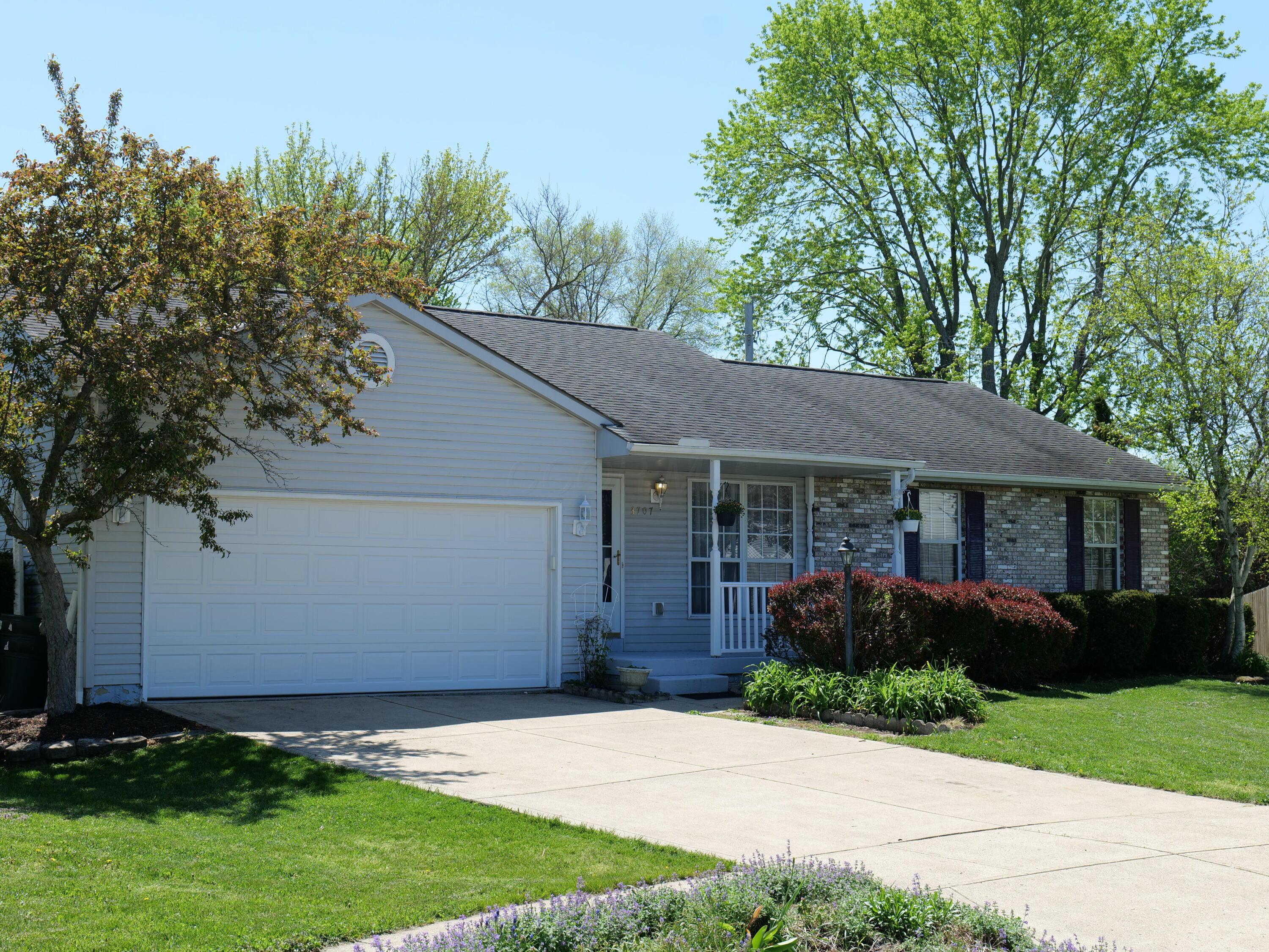 3707 Carriage Run Drive, Hilliard, Ohio image 1