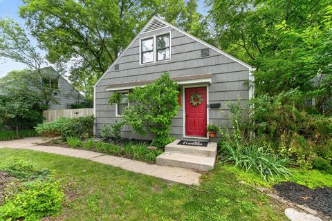 Photo of 5698 Indianola Avenue, Worthington, OH 43085 (MLS # 226024066)