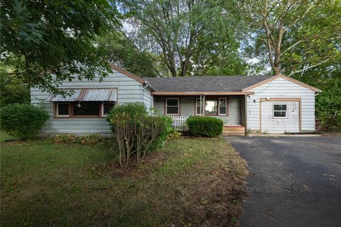Photo of 4534 Fairgreen Drive, Dayton, OH 45416 (MLS # 225036841)