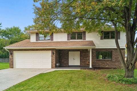 Photo of 2900 Granada Hills Drive, Columbus, OH 43231 (MLS # 226037328)