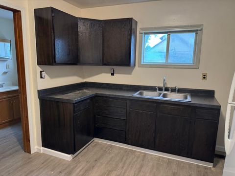 Photo of 351-353 Barclay Street, Newark, OH 43055 (MLS # 226003851)