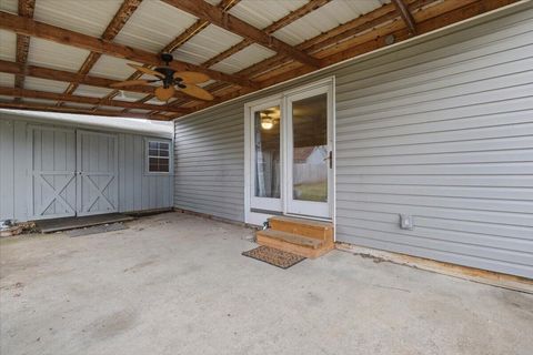 Tiny photo for 203 S Center Street, Mount Vernon, OH 43050 (MLS # 226000626)