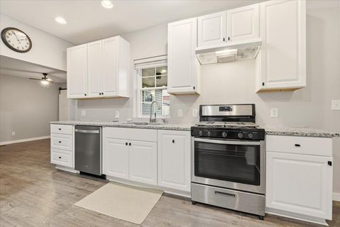 Tiny photo for 203 S Center Street, Mount Vernon, OH 43050 (MLS # 226000626)