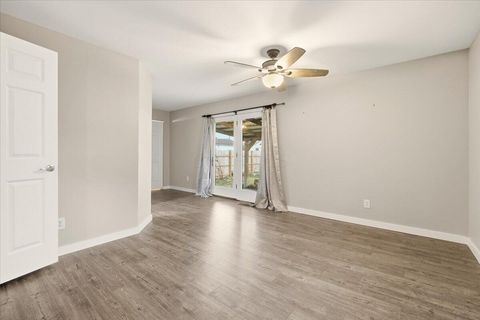 Tiny photo for 203 S Center Street, Mount Vernon, OH 43050 (MLS # 226000626)