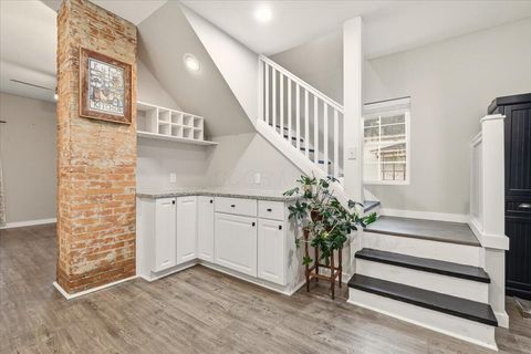 Tiny photo for 203 S Center Street, Mount Vernon, OH 43050 (MLS # 226000626)