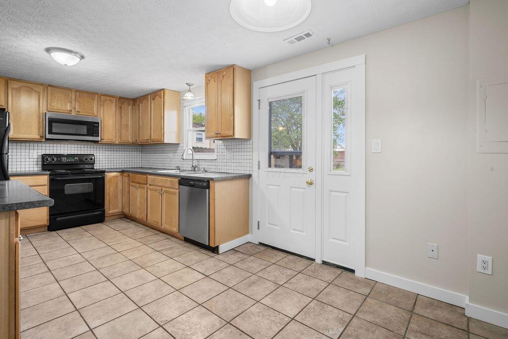 Reynoldsburg, Ohio 43068, United States, 3 Bedrooms Bedrooms, ,2 BathroomsBathrooms,Residential,Active,137676