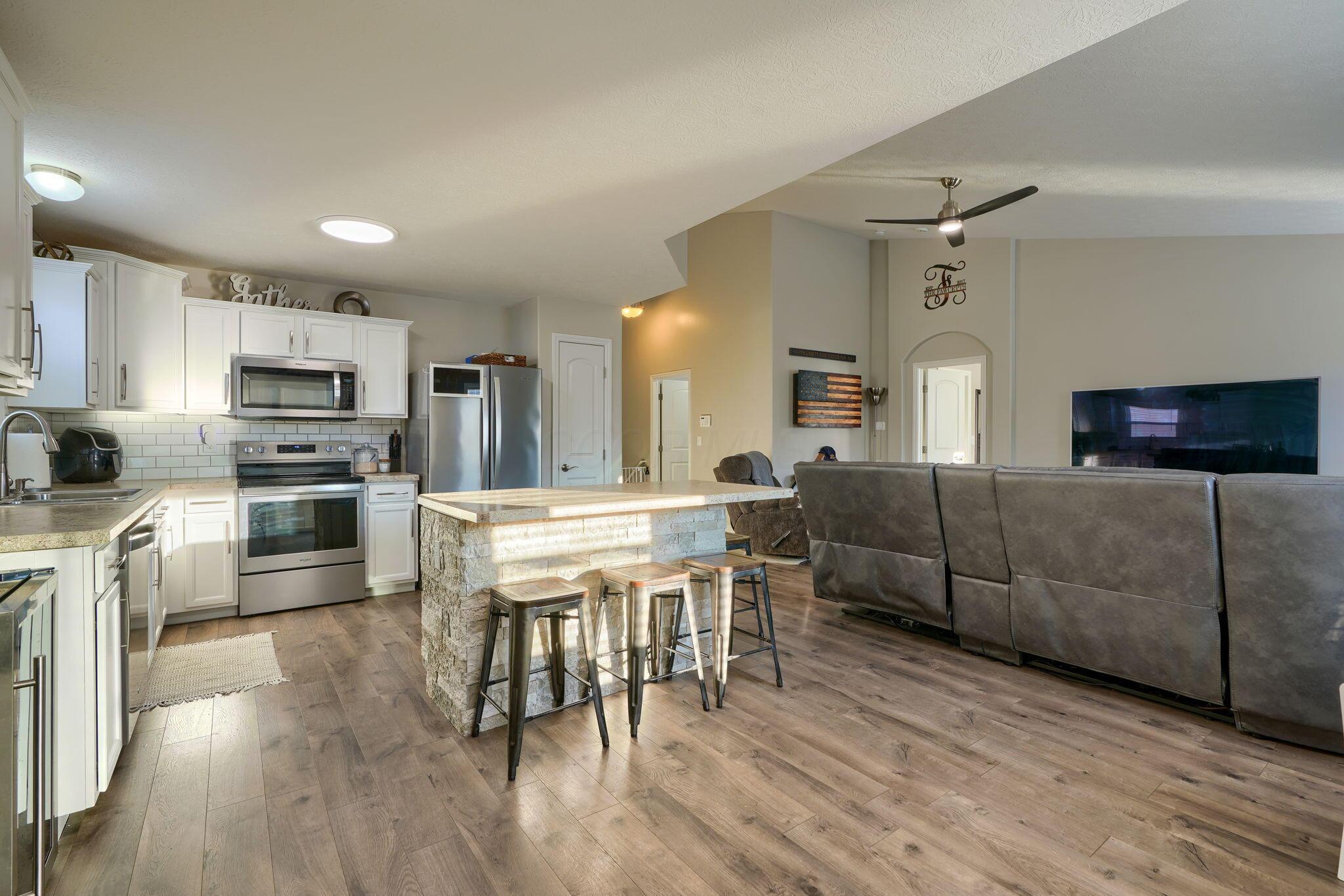 2431 Angelfire Drive, Grove City, Ohio image 21