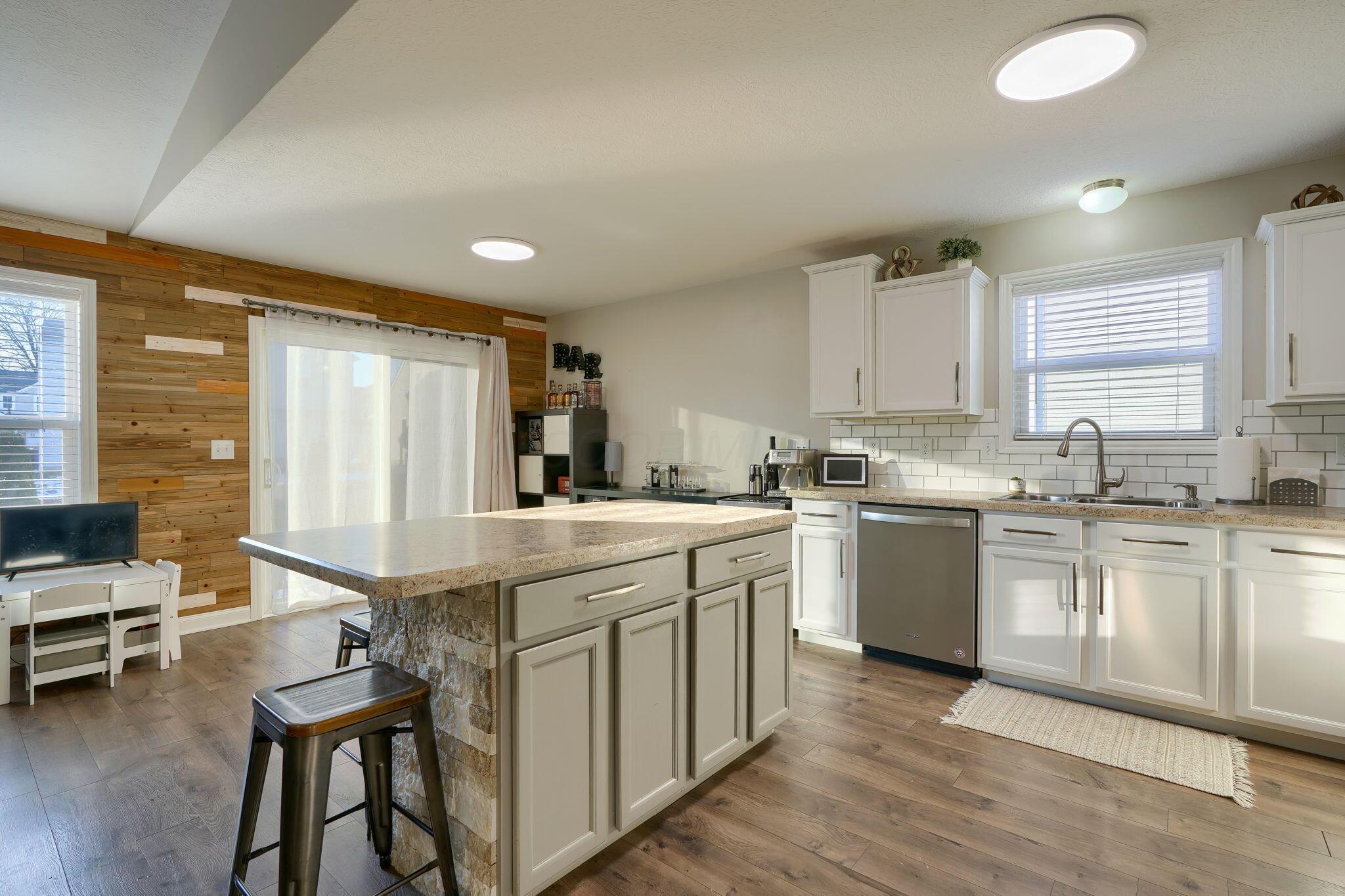2431 Angelfire Drive, Grove City, Ohio image 17