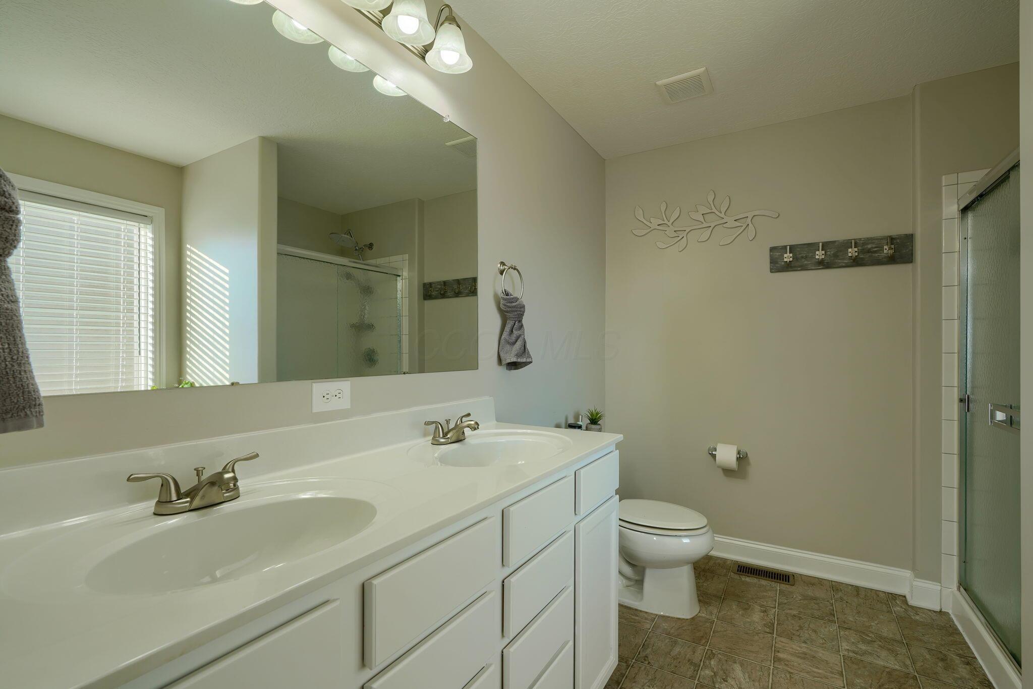 2431 Angelfire Drive, Grove City, Ohio image 24