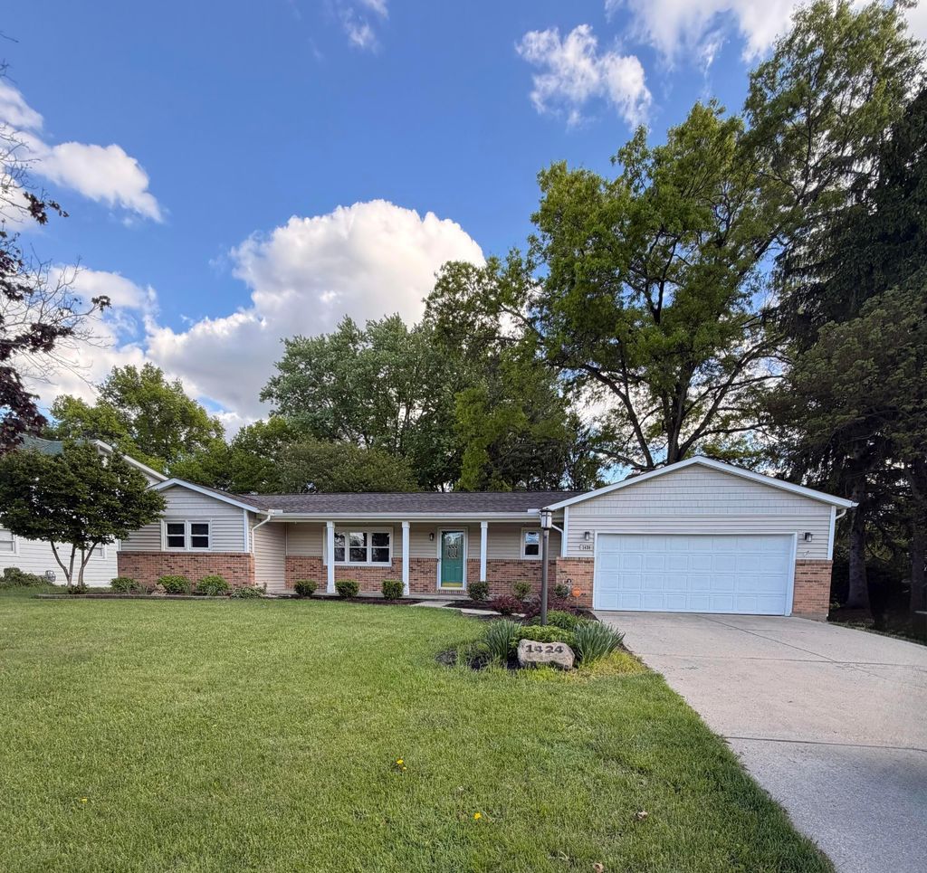 Photo of 1424 Wheeling Road, Lancaster, OH 43130 (MLS # 226014749)