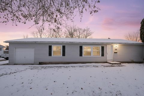 Photo of 18 Hunt Drive, Sabina, OH 45169 (MLS # 225045044)