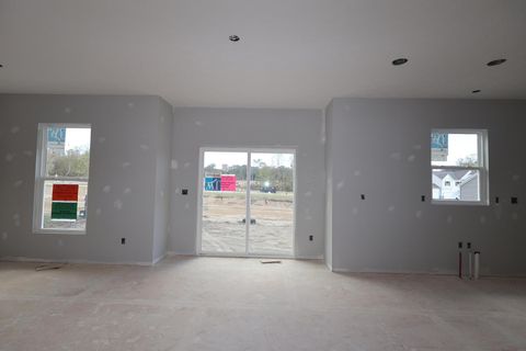 Tiny photo for 313 Reign Way, Pataskala, OH 43062 (MLS # 225039583)