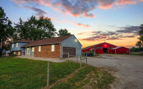 Photo of 3910 Summit View Road, Dublin, OH 43016 (MLS # 226000509)