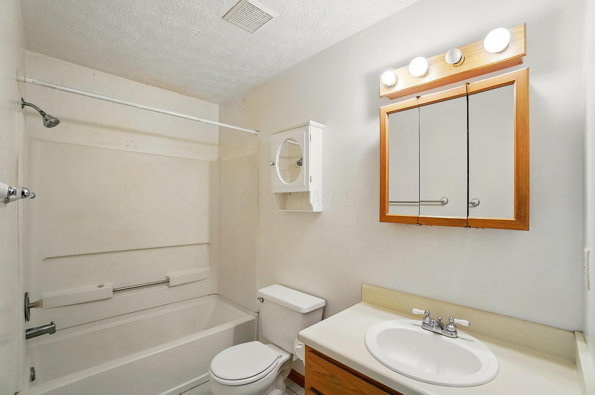 811 Ashford Glen Drive, Columbus, Ohio image 16