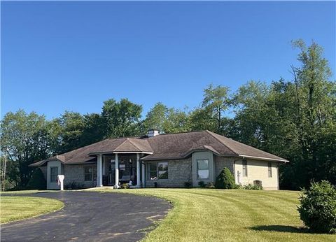 Homes For Sale - 105 Flowers Drive<br/> Newark, OH 43055
