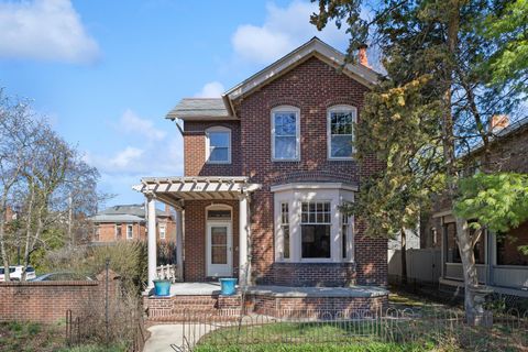 Photo of 624 Franklin Avenue, Columbus, OH 43215 (MLS # 226007725)