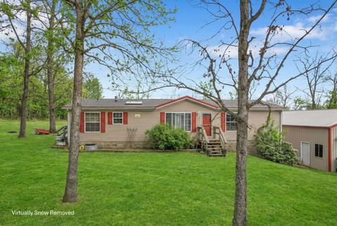 Photo of 1840 Flint Ridge Road, Hopewell, OH 43746 (MLS # 226002865)