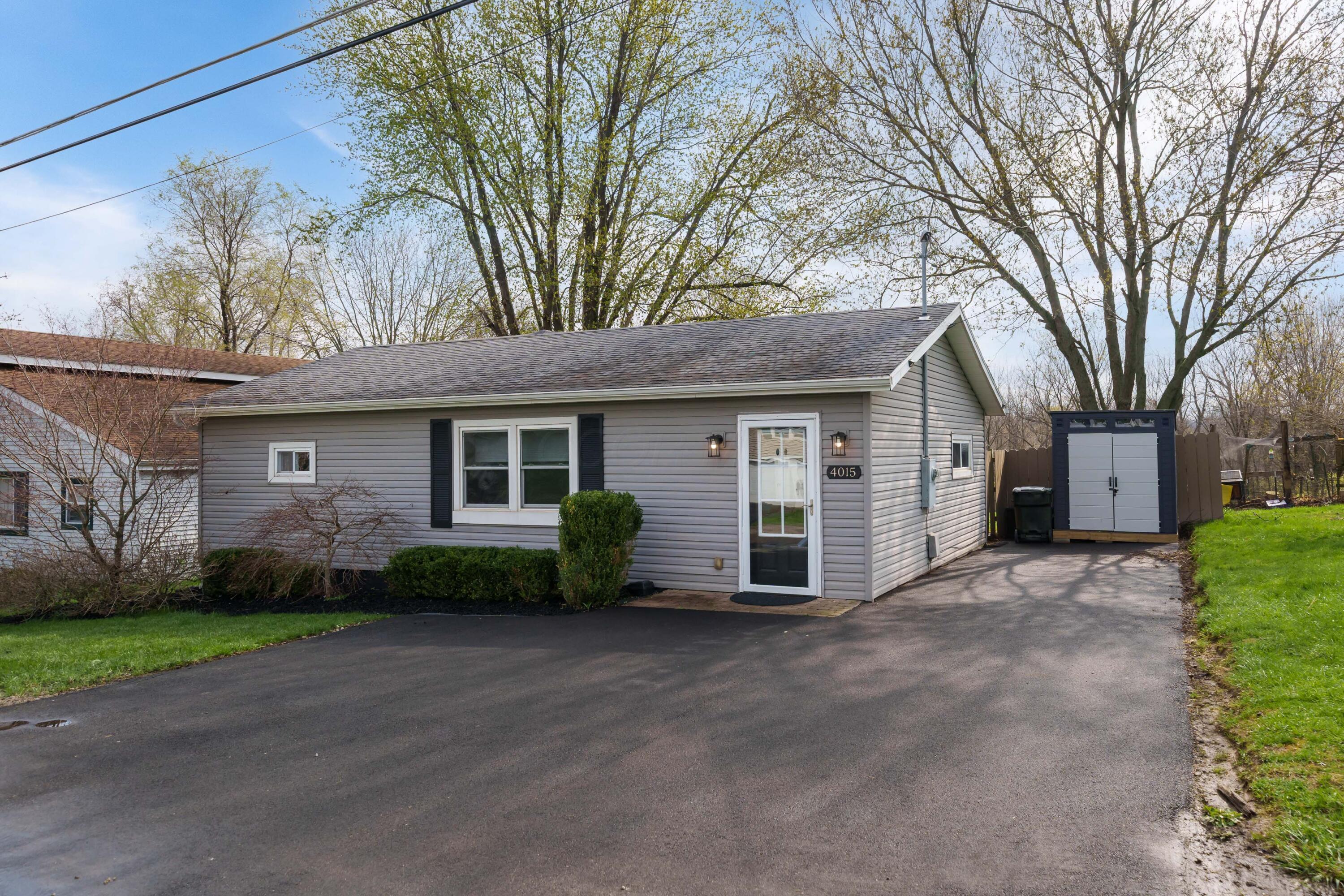 4015 Sycamore Lane, London, Ohio image 1