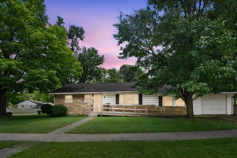 Photo of 916 S Hampton Road, Columbus, OH 43227 (MLS # 226025612)