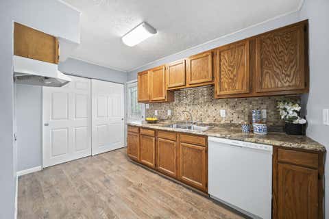 Tiny photo for 1000 Colgate Road, Columbus, OH 43213 (MLS # 226027394)
