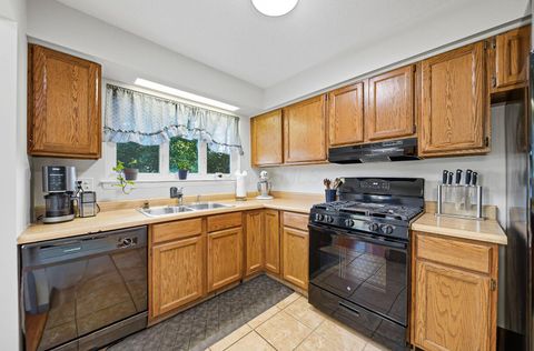 Tiny photo for 2627 Hubbell Road, Columbus, OH 43232 (MLS # 225037682)