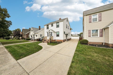 Tiny photo for 2902 Lincoln Avenue, Parma, OH 44134 (MLS # 226039291)