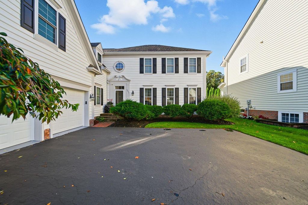 Photo of 7033 Cunningham Drive, New Albany, OH 43054 (MLS # 225039548)