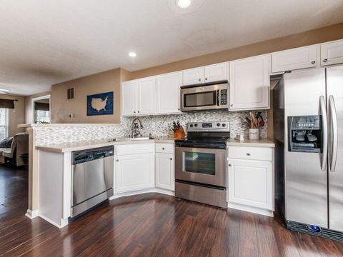 Tiny photo for 5264 Royal Arch Cascade Drive 25 #25, Dublin, OH 43016 (MLS # 225044532)