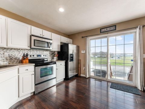 Tiny photo for 5264 Royal Arch Cascade Drive 25 #25, Dublin, OH 43016 (MLS # 225044532)