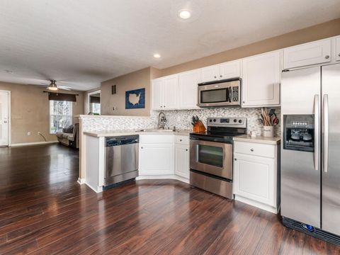 Tiny photo for 5264 Royal Arch Cascade Drive 25 #25, Dublin, OH 43016 (MLS # 225044532)