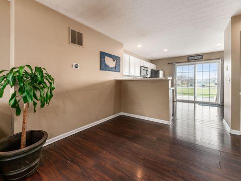 Tiny photo for 5264 Royal Arch Cascade Drive 25 #25, Dublin, OH 43016 (MLS # 225044532)