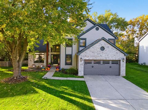 Photo of 131 Trail Edge Circle, Powell, OH 43065 (MLS # 225041577)