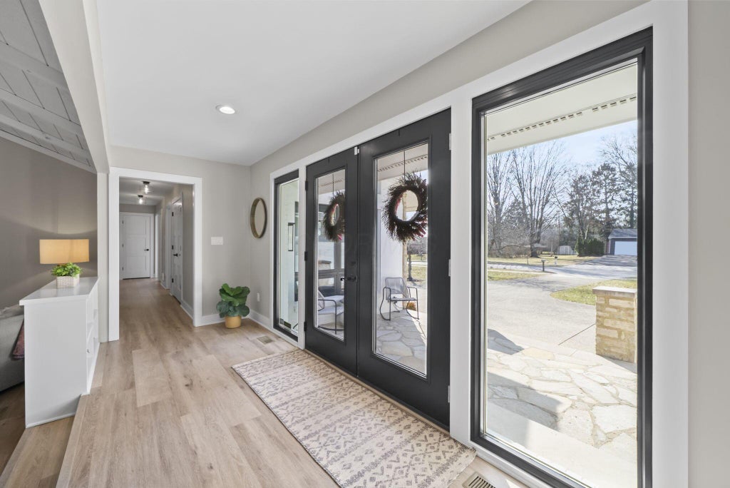 Photo of 64 Longview Drive, Dublin, OH 43017 (MLS # 226016961)