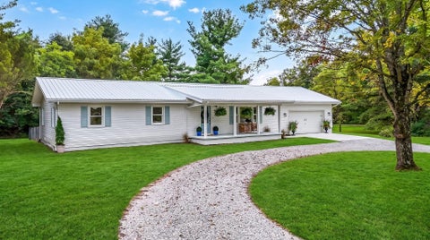 Photo of 11485 Heigle Road SW, Stoutsville, OH 43154 (MLS # 226033402)