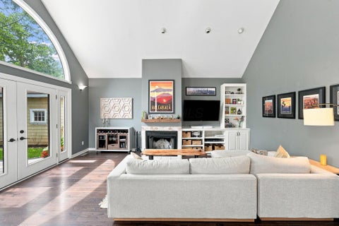Photo of 557 Fallis Road, Columbus, OH 43214 (MLS # 226031607)