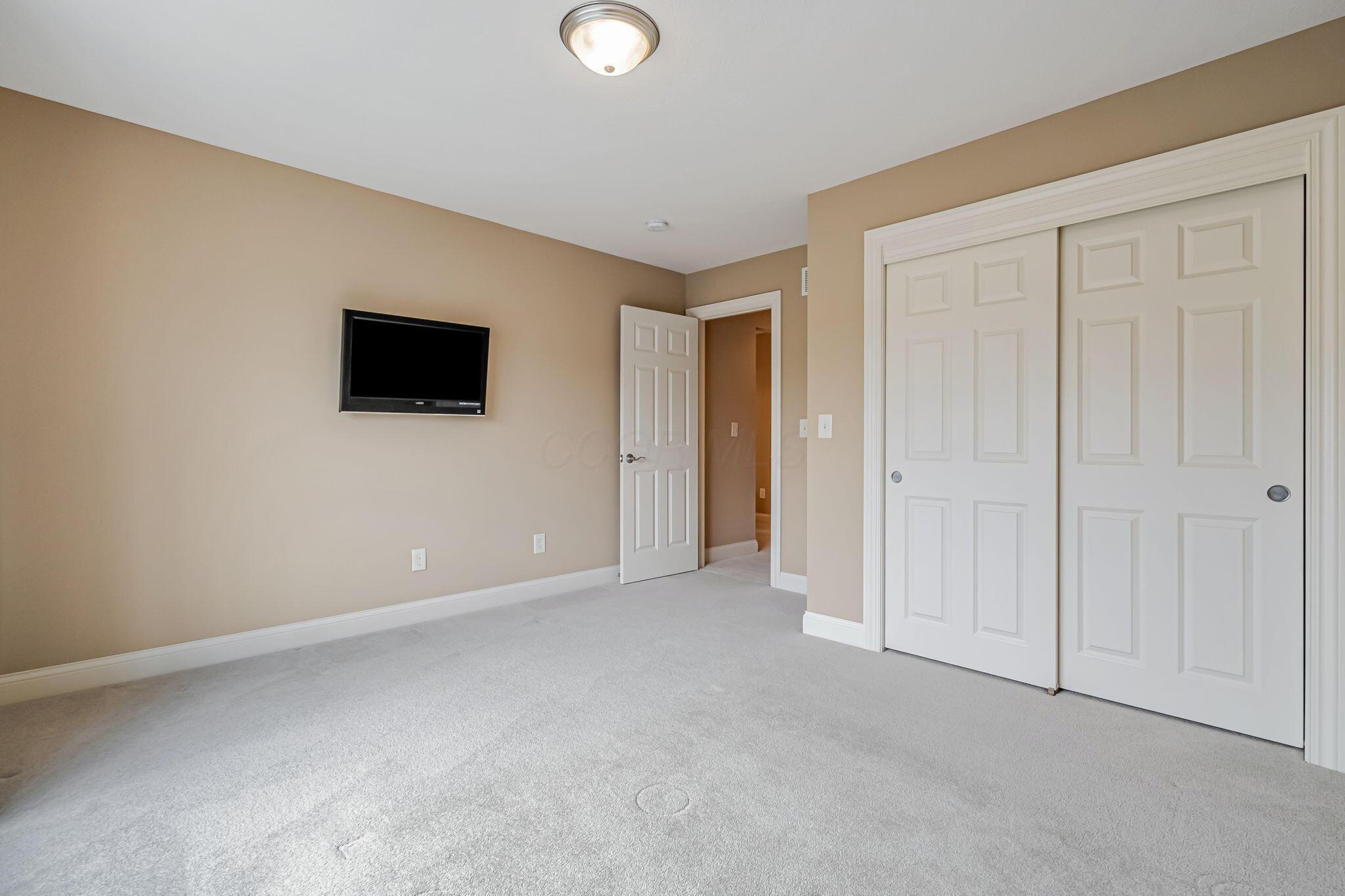6016 Tournament Drive, Westerville, Ohio image 33